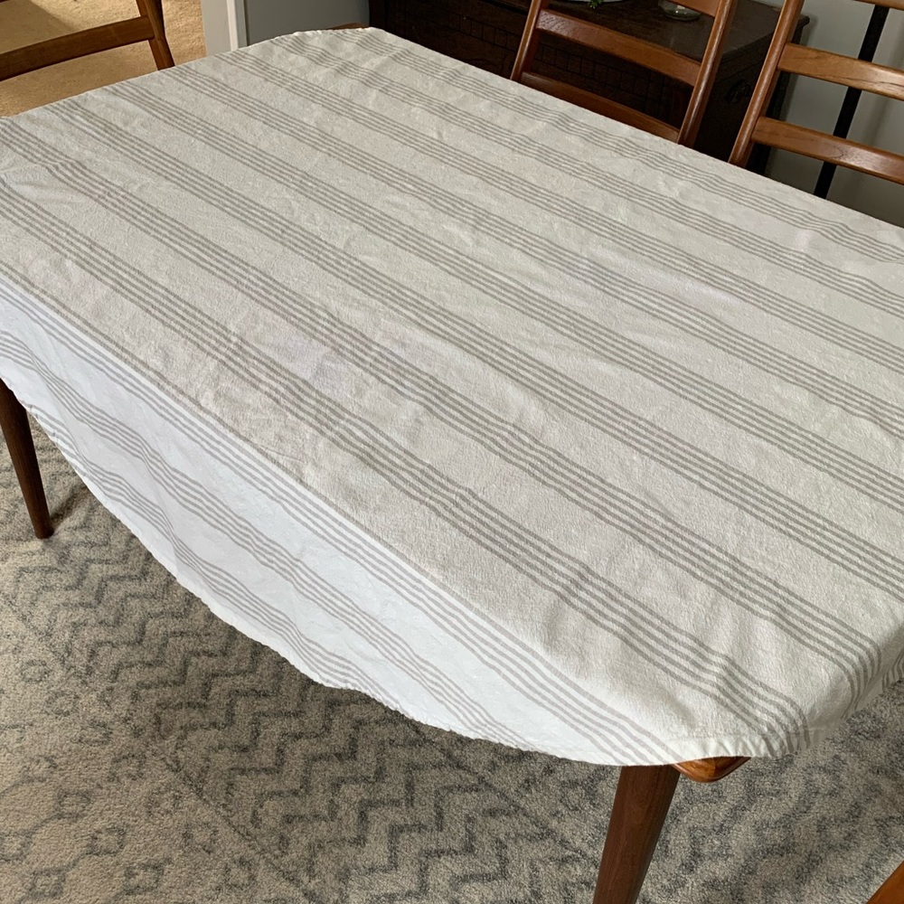 Threshold Round Tablecloth, white with gray stripes